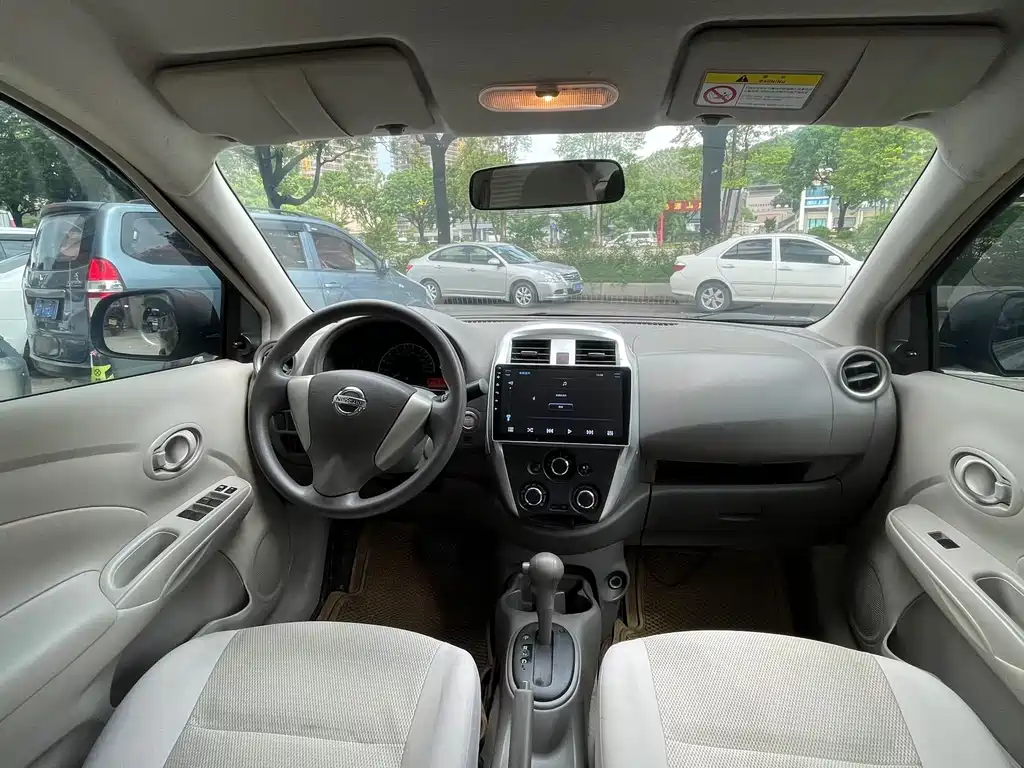 Sunny 1.5 XE CVT Leading