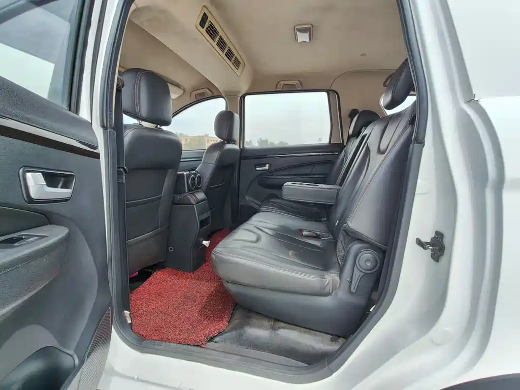 Fengguang 370 1.5 L Manual Premium 7-seat