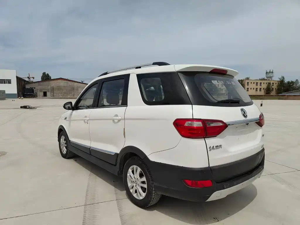 Fengguang 370 1.5 L Manual Premium 7-seat