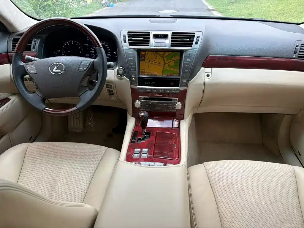 Lexus LS 460 L Distinguished