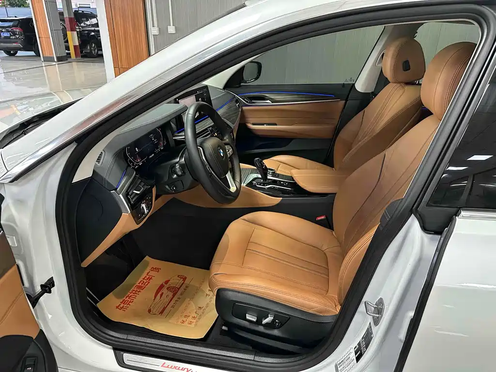 BMW 6 Series GT 630 i Luxury Design Package