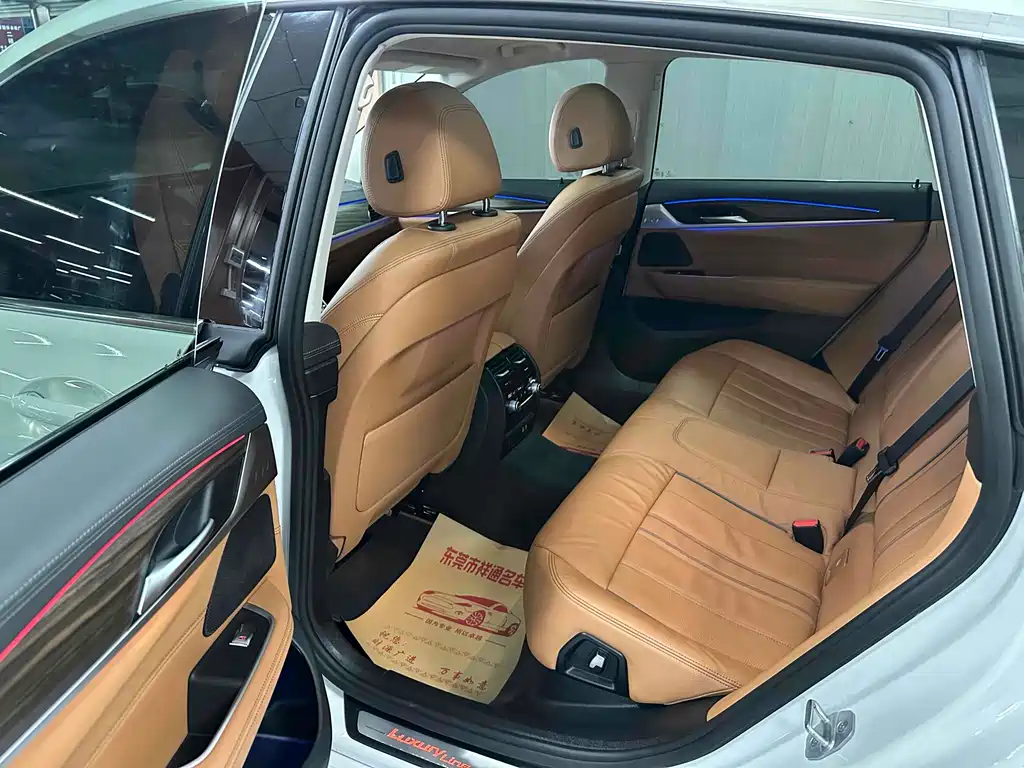 BMW 6 Series GT 630 i Luxury Design Package
