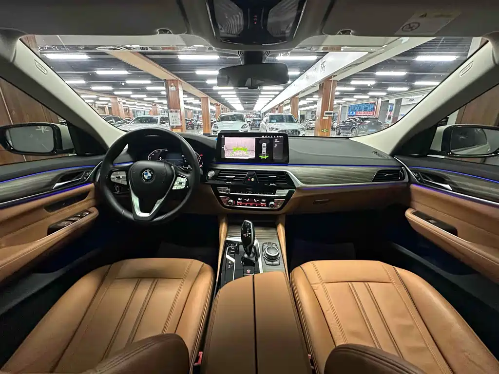 BMW 6 Series GT 630 i Luxury Design Package