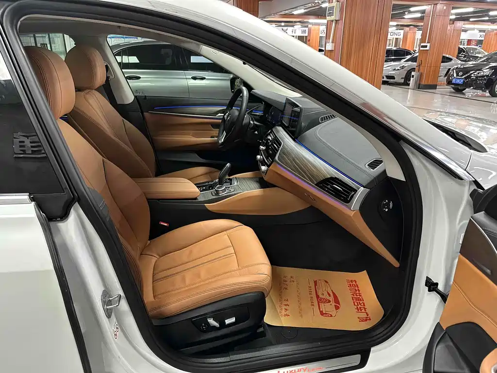 BMW 6 Series GT 630 i Luxury Design Package