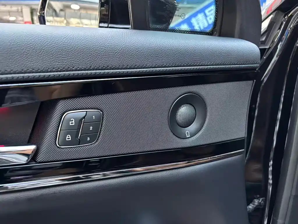 Nautilus 2.7 T 4 WD Honor Shine