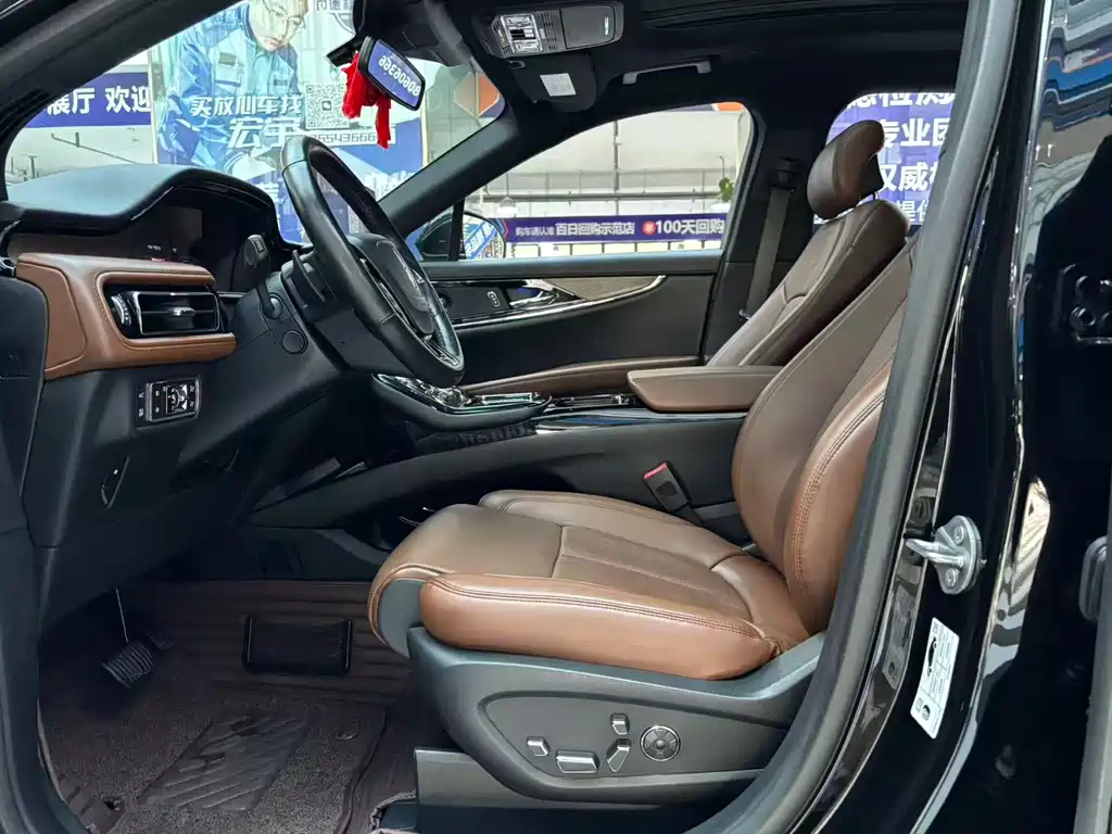 Nautilus 2.7 T 4 WD Honor Shine
