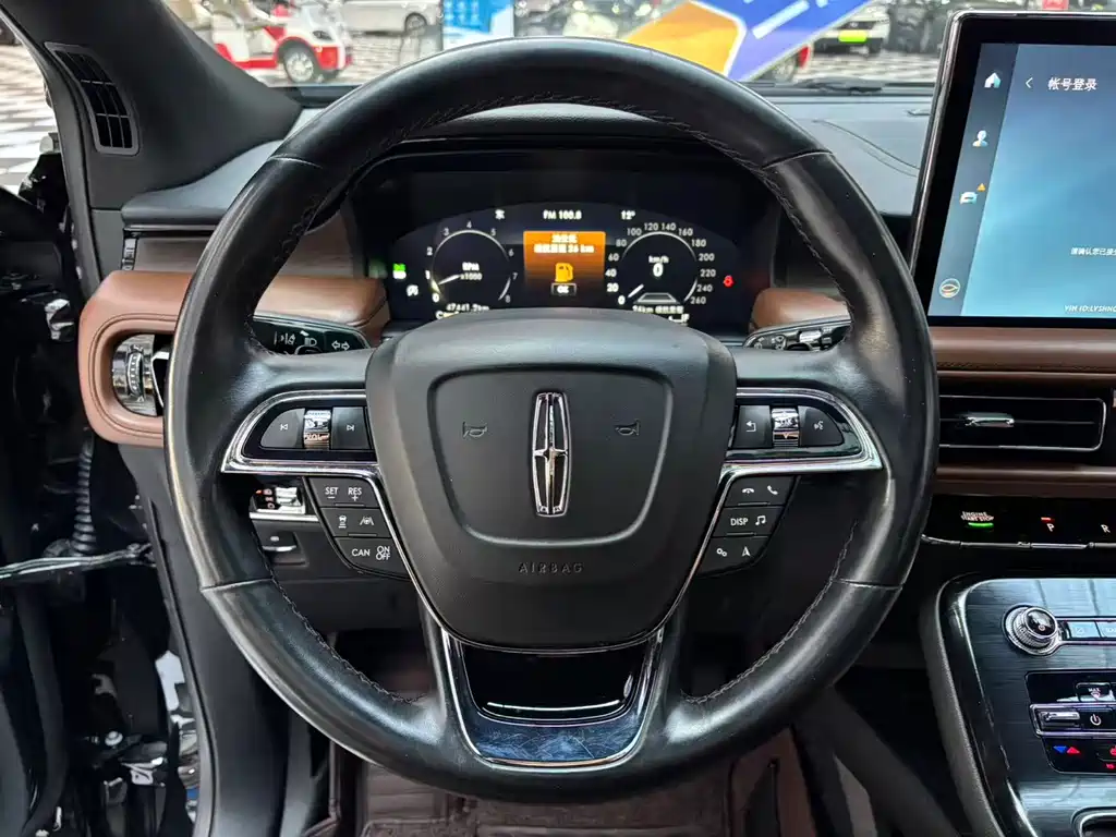 Nautilus 2.7 T 4 WD Honor Shine