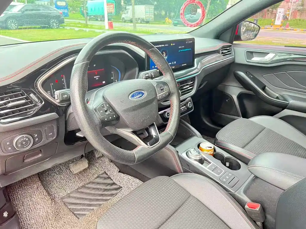 Focus Sedan EcoBoost 180 Auto ST Line