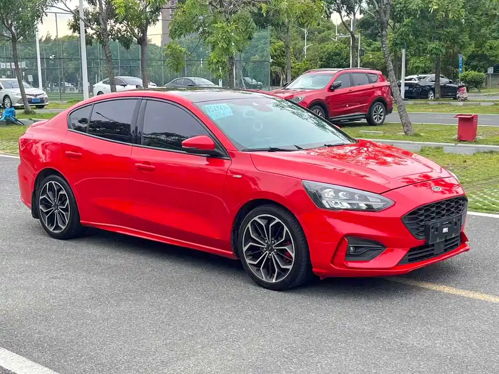 Focus Sedan EcoBoost 180 Auto ST Line