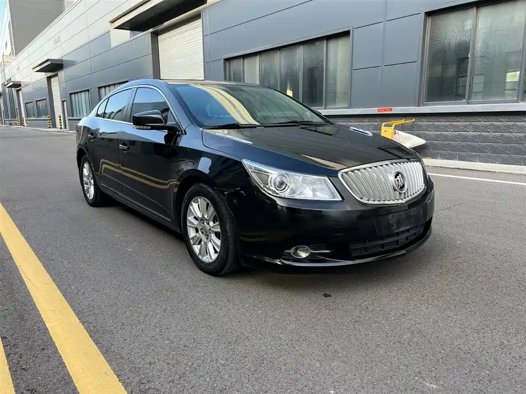 LaCrosse 2.4 L SIDI Elegant Luxury