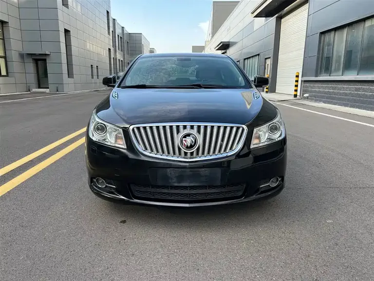 Buick LaCrosse 2.4 L SIDI Elegant Luxury
