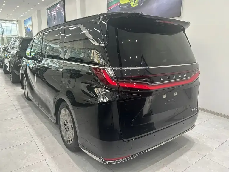 Lexus LM 500 h 4-seat Royal World
