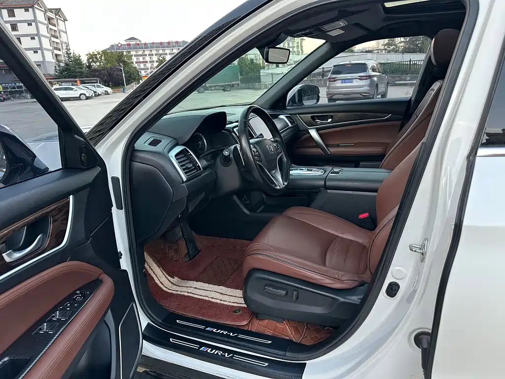 Honda UR-V 370 TURBO 4 WD Premium CN-V