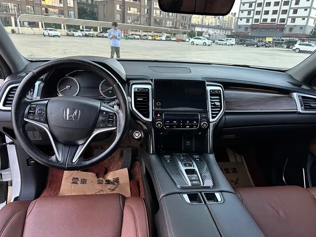 Honda UR-V 370 TURBO 4 WD Premium CN-V