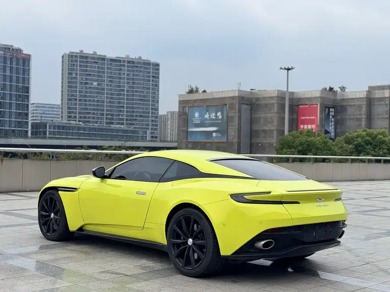 Aston Martin DB11 4.0 T V8 Coupe