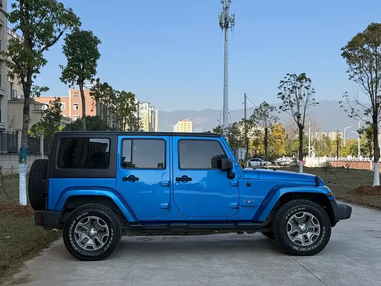 Jeep Wrangler 3.0 L Sahara 4-door Comfort Enjoyment