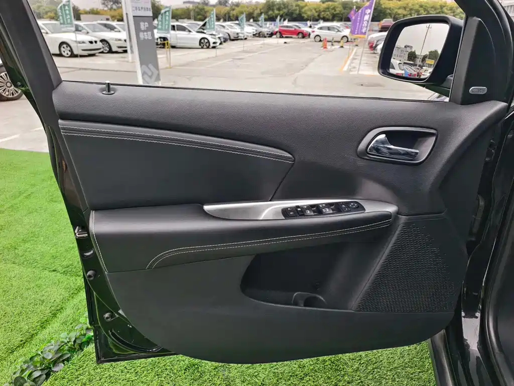 Journey 2.4 L 2 WD Premium Style