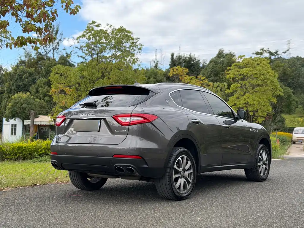 Levante 3.0 T Standard