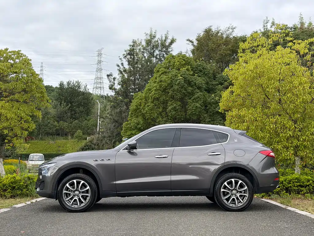 Levante 3.0 T Standard