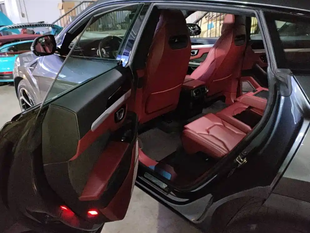 Urus 4.0 T V8