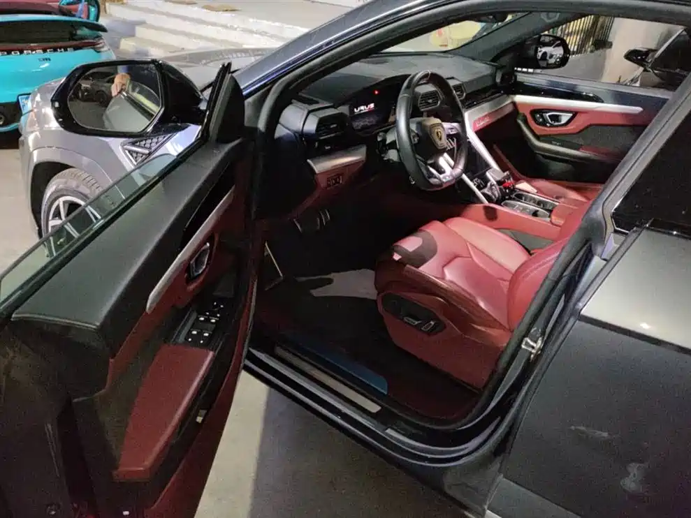 Urus 4.0 T V8