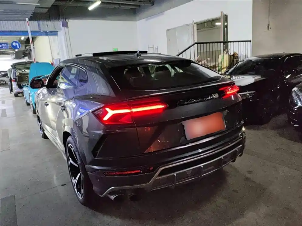 Urus 4.0 T V8