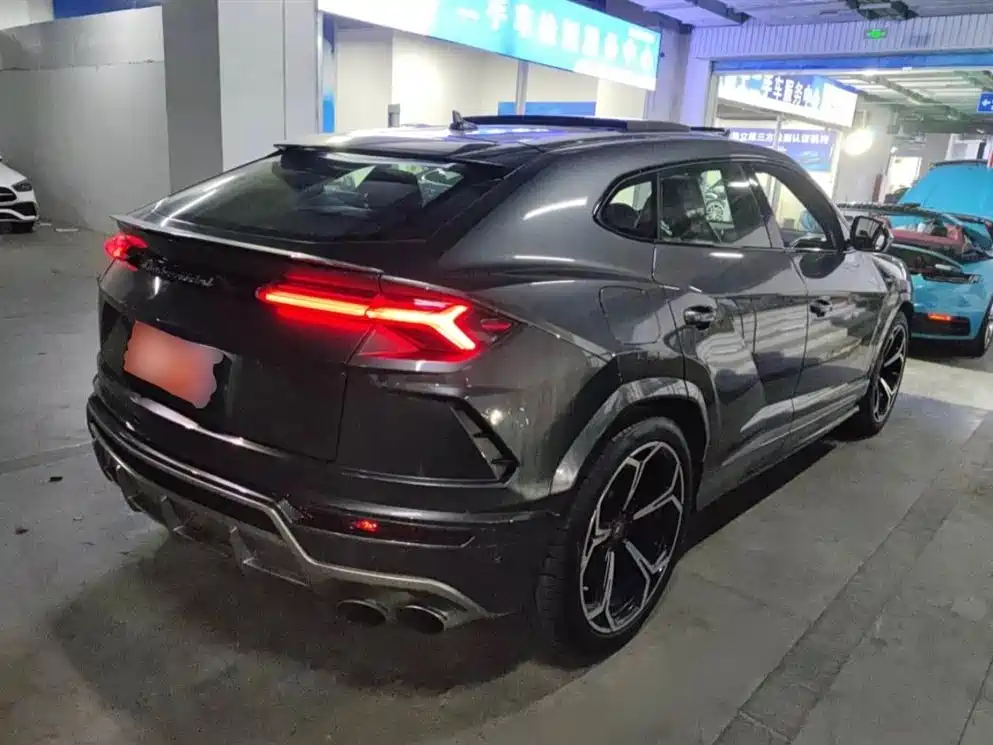 Urus 4.0 T V8