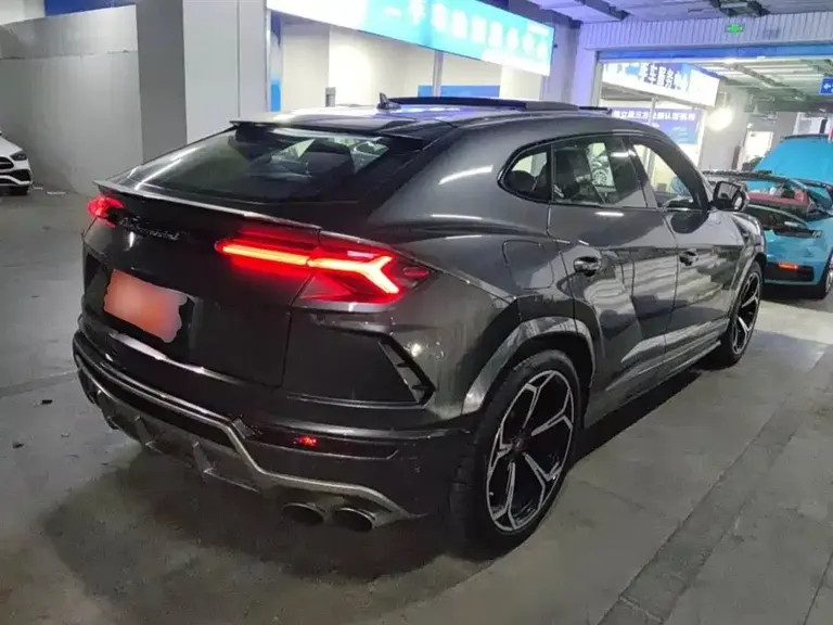Lamborghini Urus 4.0 T V8
