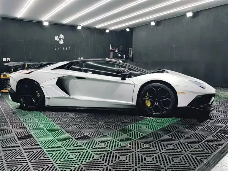 Lamborghini Aventador LP 700-4