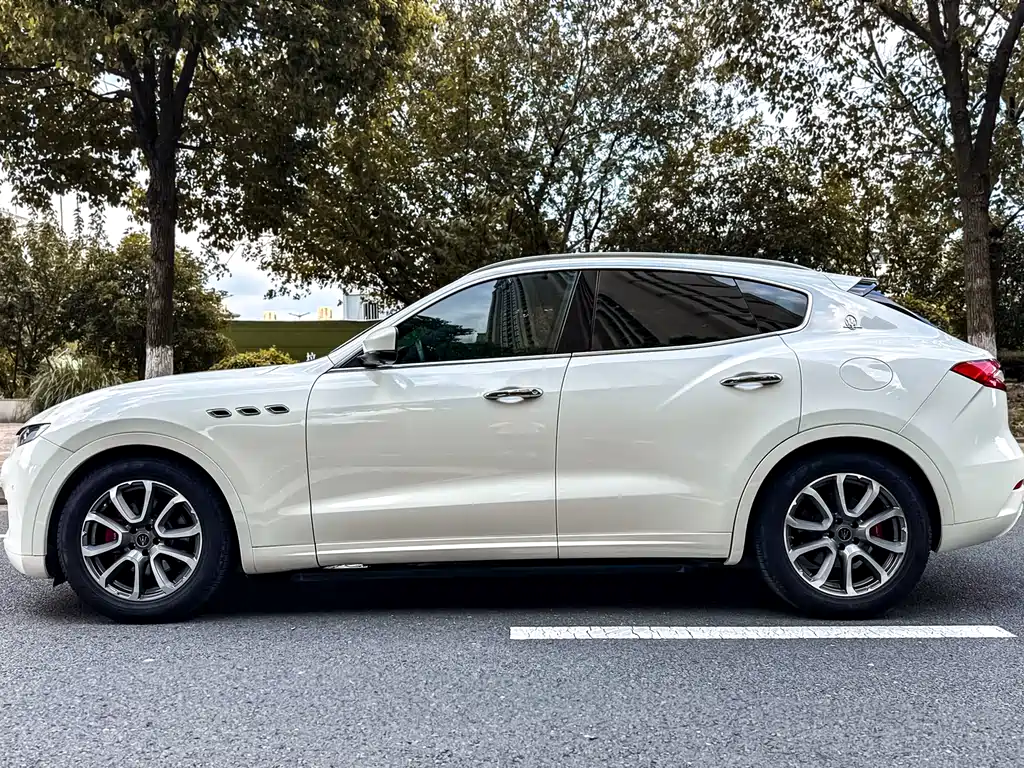 Levante 3.0 T Standard
