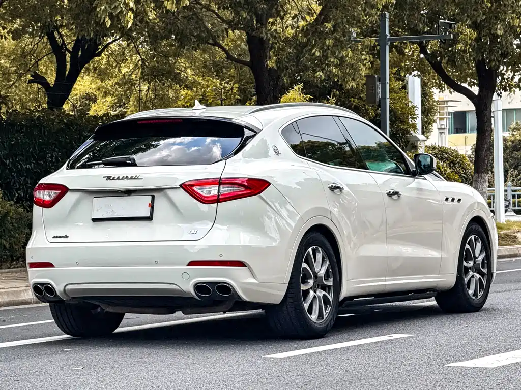 Levante 3.0 T Standard