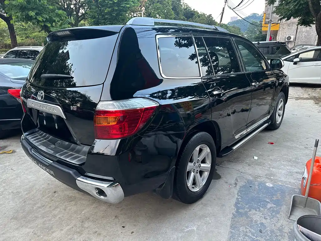 Highlander 2.7 L 2 WD 7-seat Elite