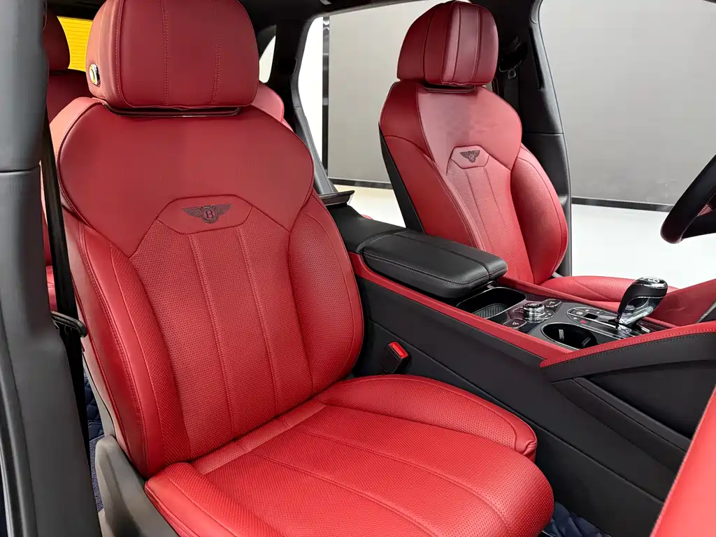 Bentayga 4.0 T V8 LWB Range
