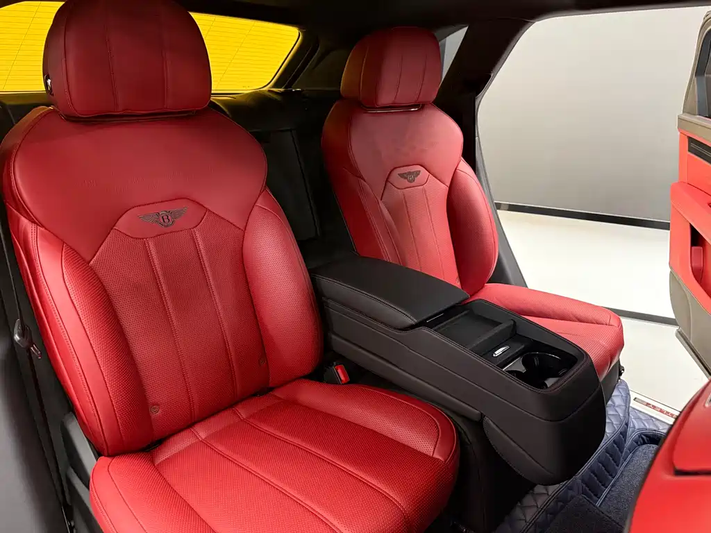 Bentayga 4.0 T V8 LWB Range