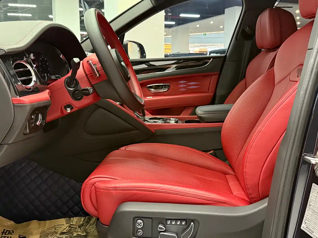 Bentayga 4.0 T V8 LWB Range
