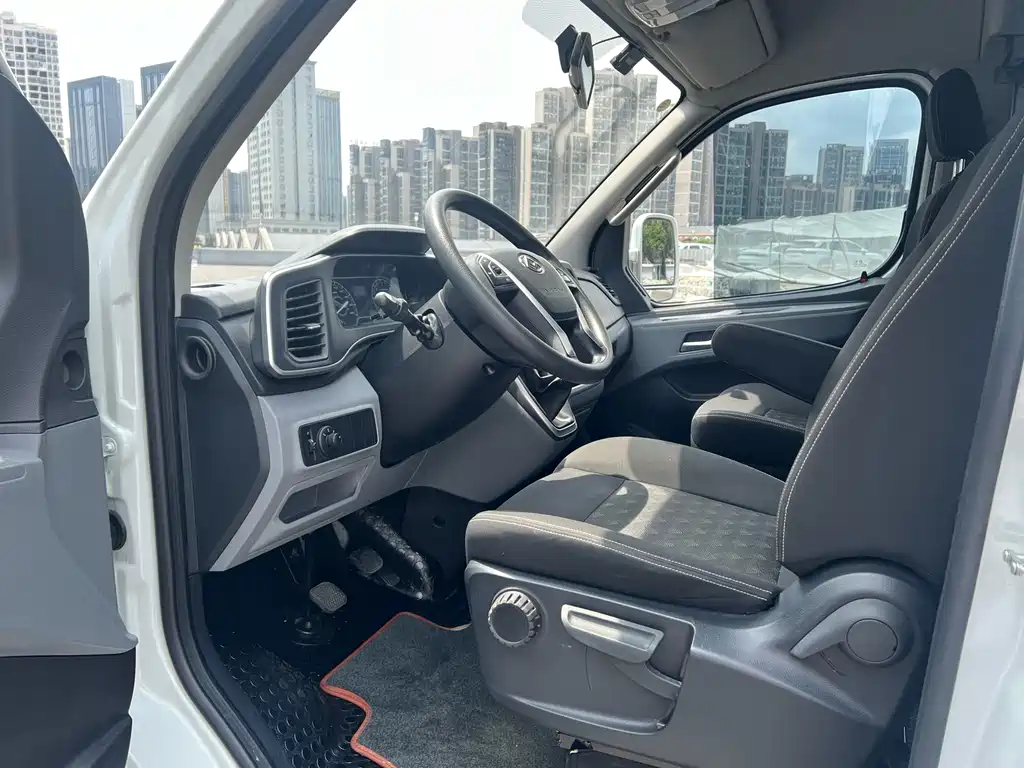 Xintu V80 2.0 T Manual Classic Aoyuntong SWB Mid Roof 5 6-seat