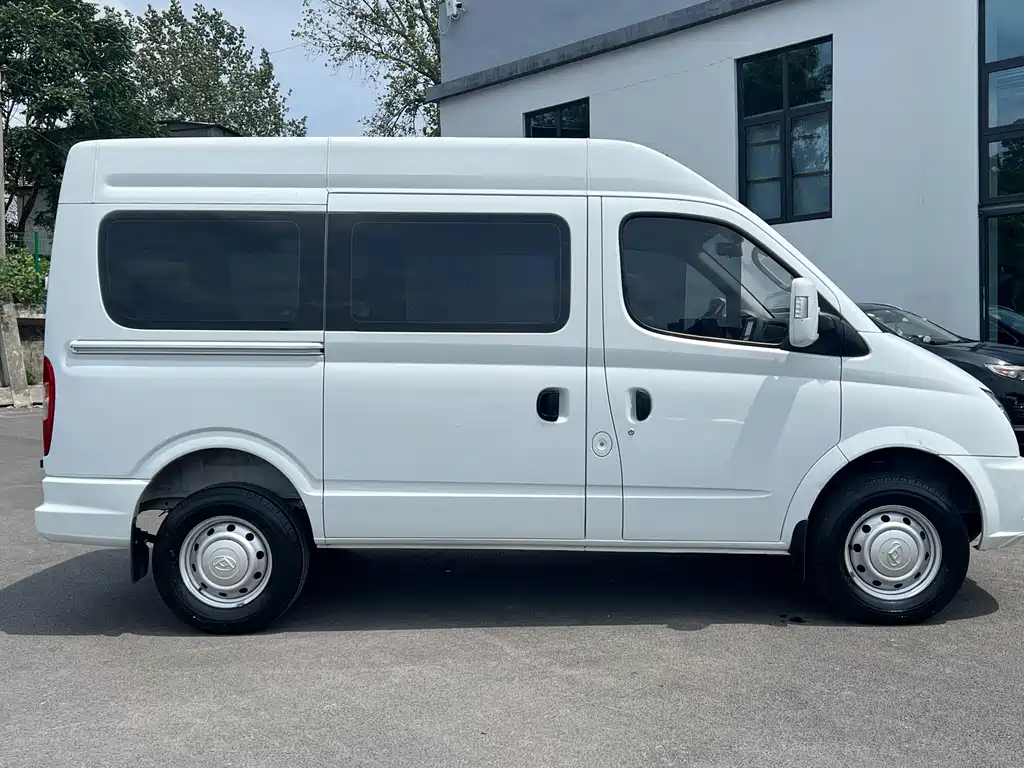 Xintu V80 2.0 T Manual Classic Aoyuntong SWB Mid Roof 5 6-seat