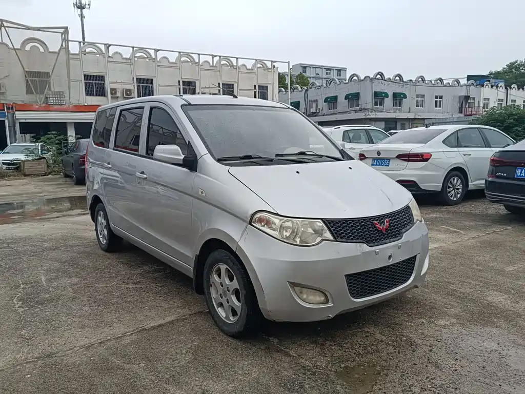 Wuling Hongguang 1.2 L Standard CN-IV