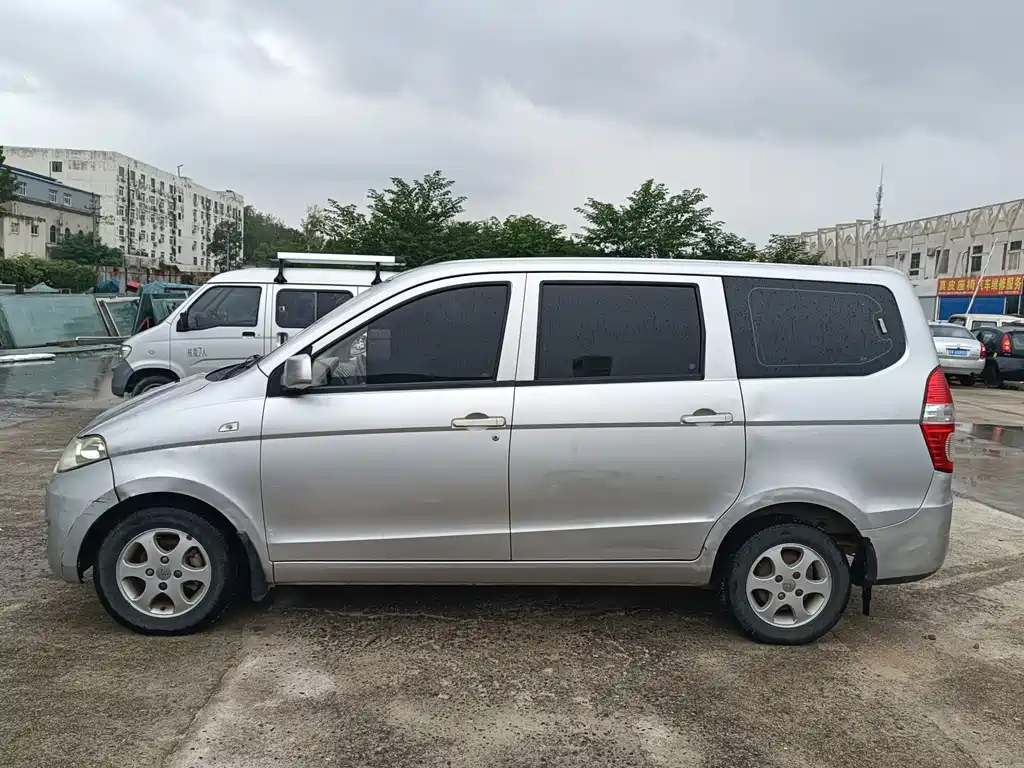 Wuling Hongguang 1.2 L Standard CN-IV