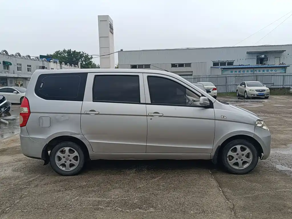 Wuling Hongguang 1.2 L Standard CN-IV