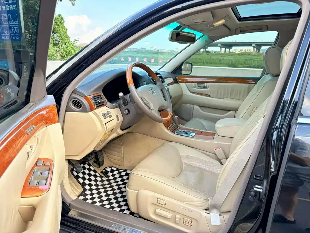 Lexus LS 430