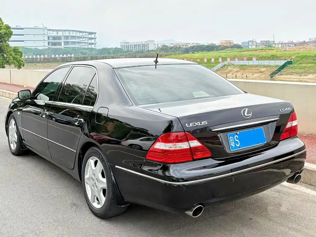 Lexus LS 430