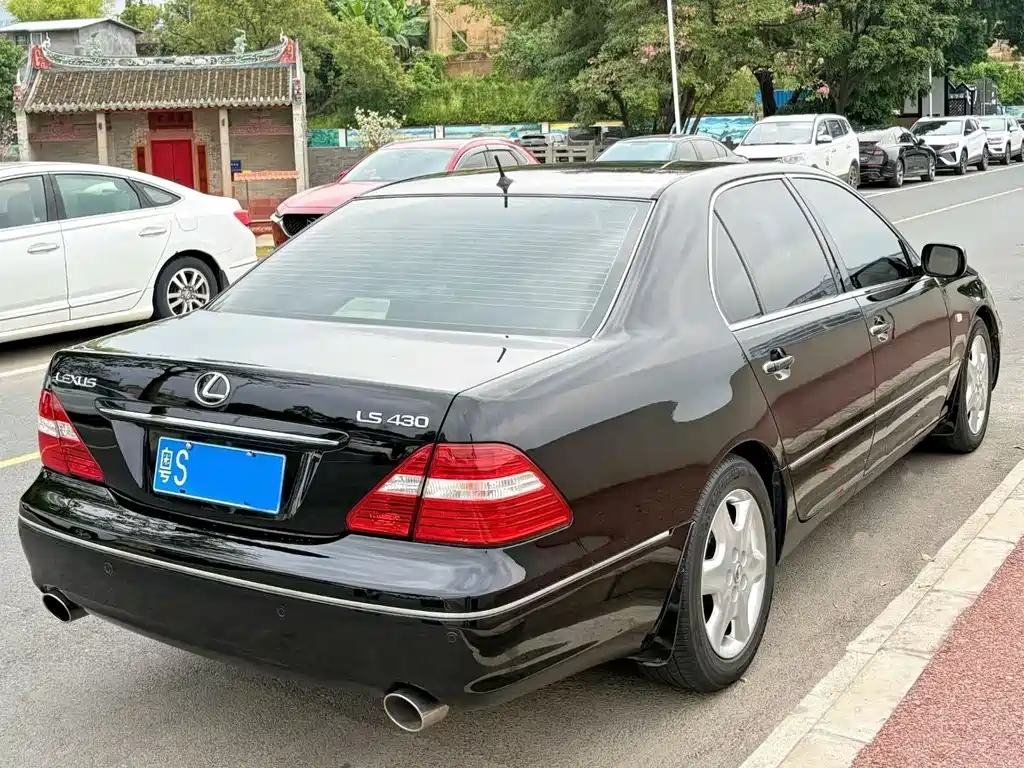 Lexus LS 430