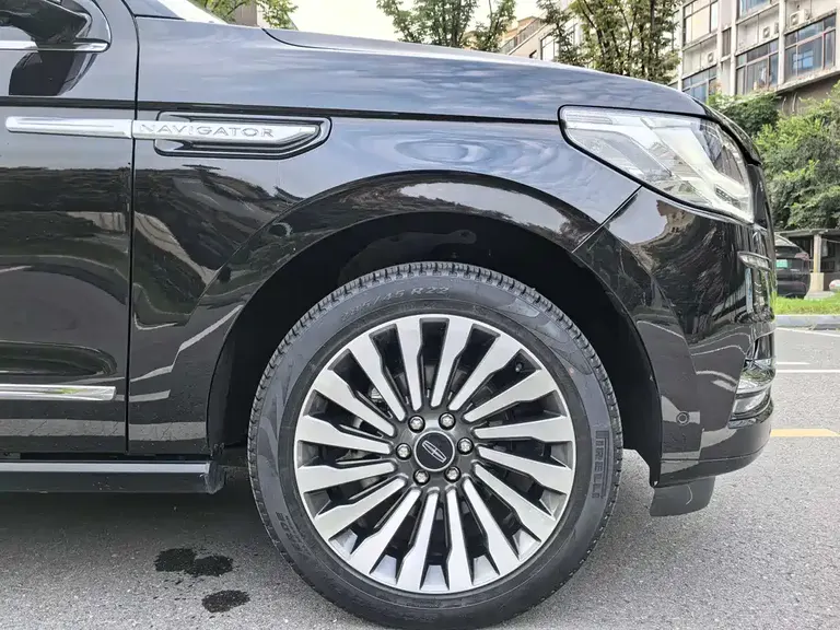 Lincoln Navigator 3.5 T Honor Shine