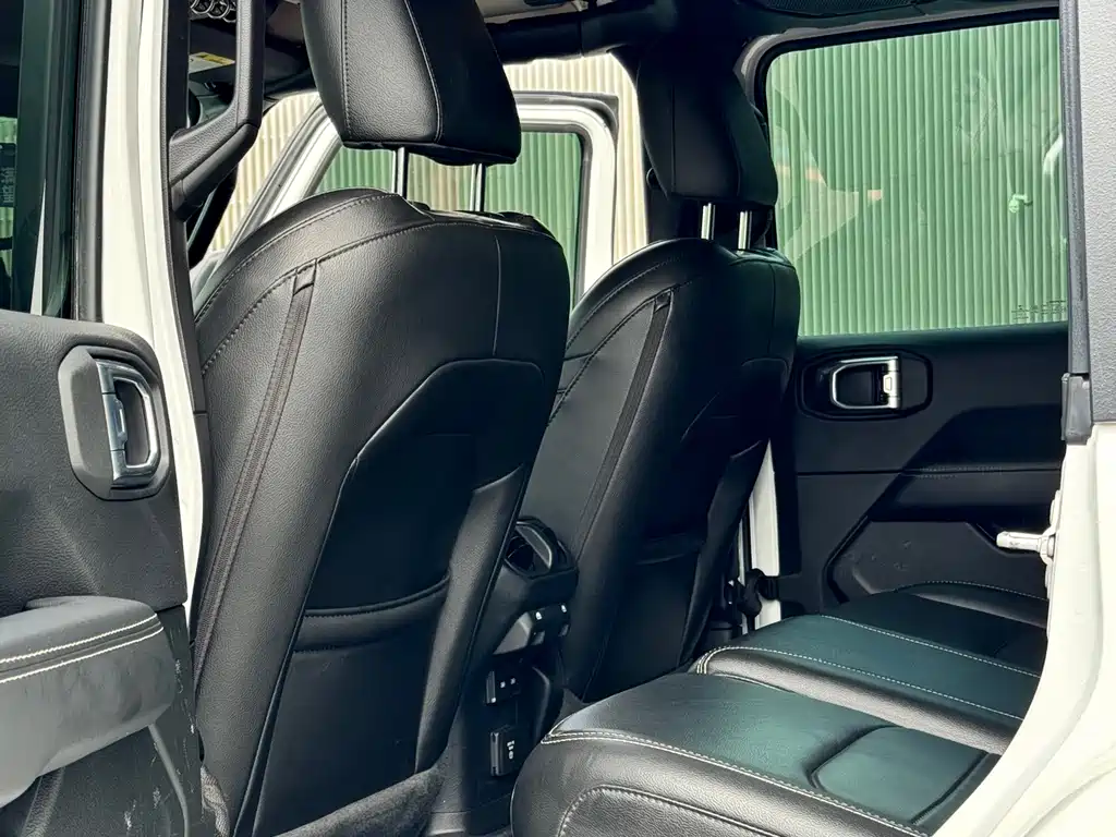 Wrangler NEV 4-door 2.0 T 4 xe Sahara