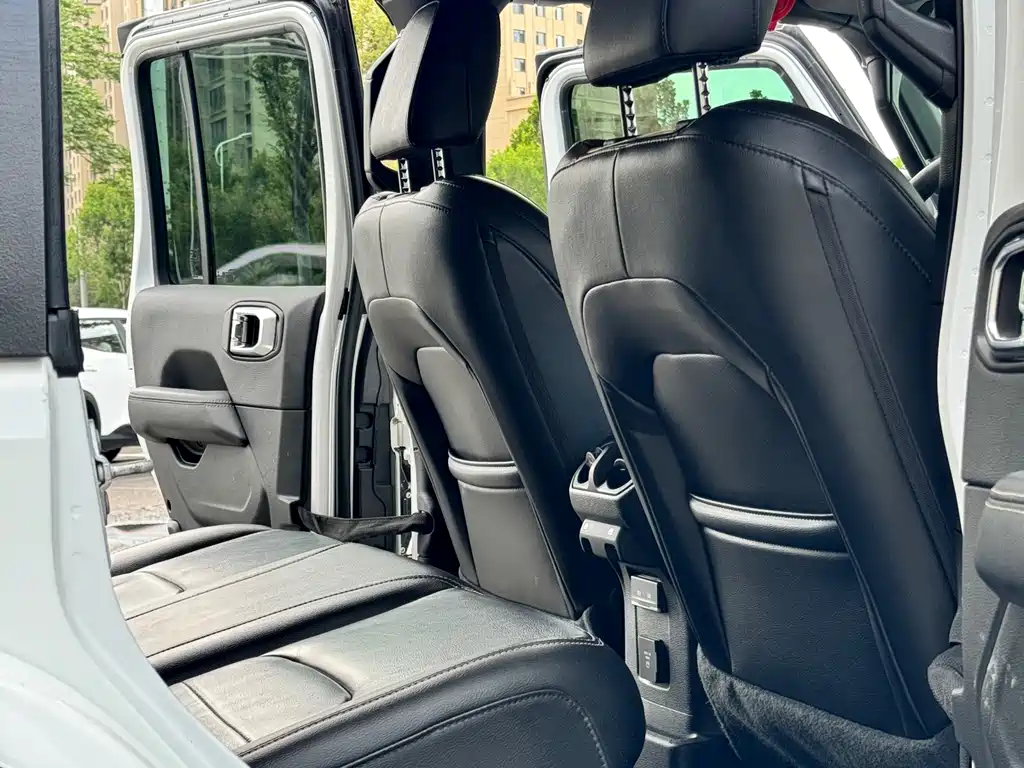 Wrangler NEV 4-door 2.0 T 4 xe Sahara