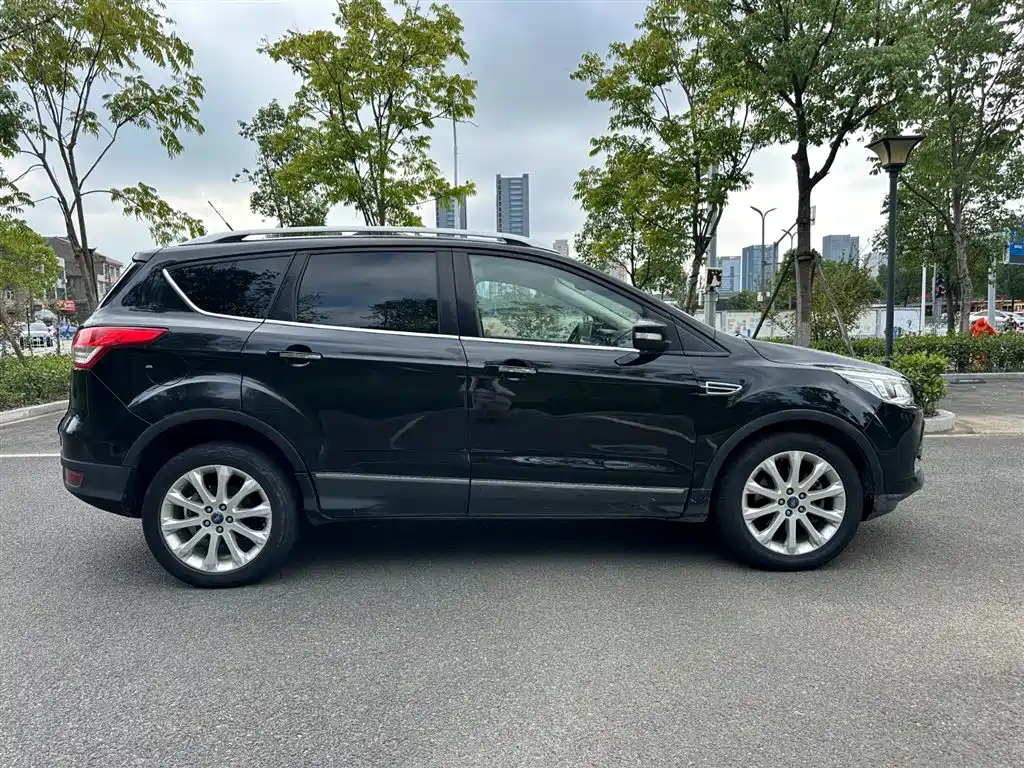 Kuga 1.6 L GTDi 4 WD Elite