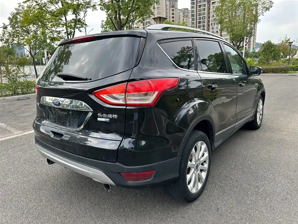 Kuga 1.6 L GTDi 4 WD Elite