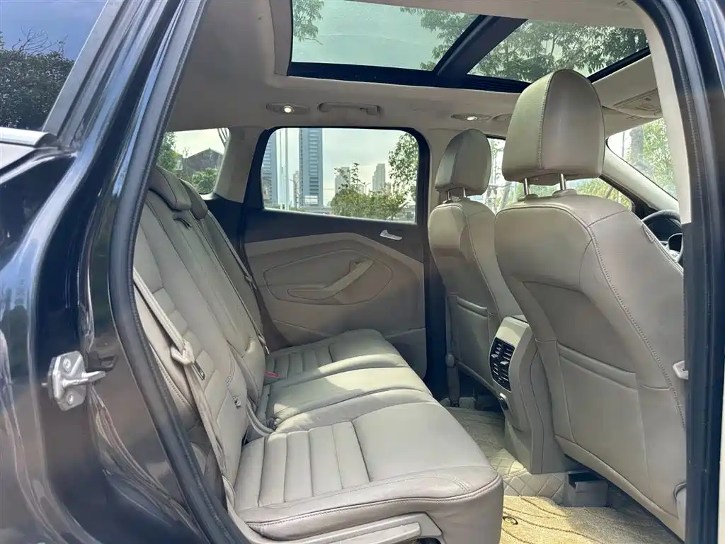 Kuga 1.6 L GTDi 4 WD Elite