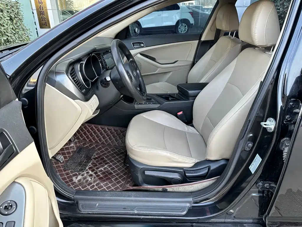 Kia K5 2.0 L Auto GL